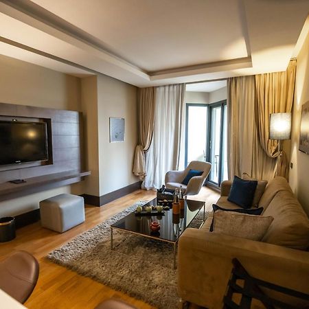 Gray Boutique Hotel คาซาบลังกา ภายนอก รูปภาพ A living room in a hotel suite