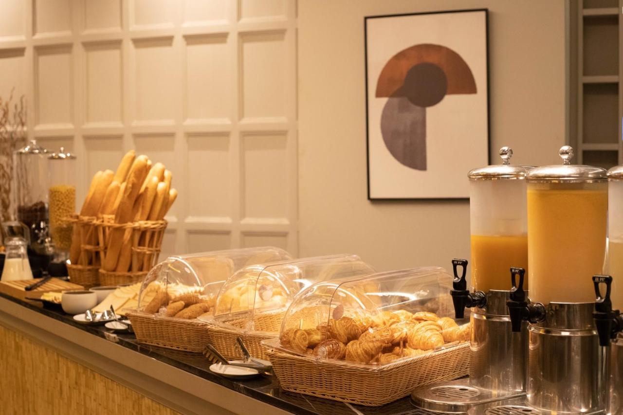 Gray Boutique Hotel คาซาบลังกา ภายนอก รูปภาพ A breakfast buffet at a hotel